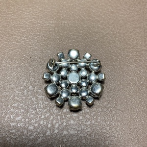 Vintage BROSS az 1980-as évekből, gyönyörű elegáns strasszos kitűző, pin szövetkabátra, blúzra,  blézerre - ékszer - kitűző és bross - kitűző - Meska.hu