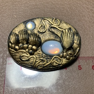 Holdköves Vintage BROSS az 1980-as évekből, gyönyörű elegáns strasszos iparművész kitűző, pin szövetkabátra, blúzra  - ékszer - kitűző és bross - kitűző - Meska.hu