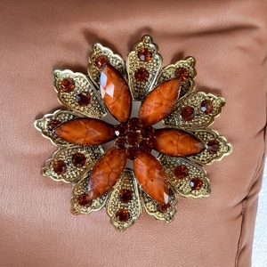 Nagy retro BROSS az 1980-as évekből, gyönyörű elegáns strasszos kitűző, pin szövetkabátra, blúzra,  blézerre - ékszer - kitűző és bross - kitűző - Meska.hu