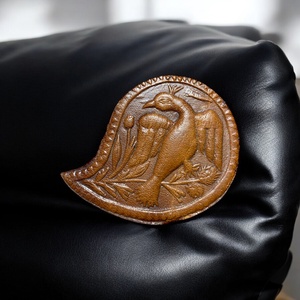 Bőrből készült Vintage BROSS az 1960-as évekből, gyönyörű elegáns strasszos kitűző, pin szövetkabátra, blúzra,  blézerre - ékszer - kitűző és bross - kitűző - Meska.hu