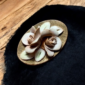 Kerámia virág Vintage BROSS az 1960-as évekből, gyönyörű elegáns strasszos kitűző, pin szövetkabátra, blúzra,  blézerre, Ékszer, Kitűző és Bross, Kitűző, Ékszerkészítés, MESKA