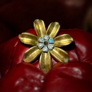 Vintage BROSS az 1960-as évekből, gyönyörű elegáns strasszos kitűző, pin szövetkabátra, blúzra,  blézerre, Ékszer, Kitűző és Bross, Kitűző, Ékszerkészítés, MESKA