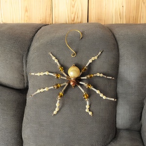 Gyöngy pók - halloween dekoráció - félelmetes nagy 13cm-es pók gyöngyből, fali dísz, ablak dísz, ijesztő dekoráció falra, Otthon & Életmód, Dekoráció, Kép & Falikép, Kavics kép, , MESKA