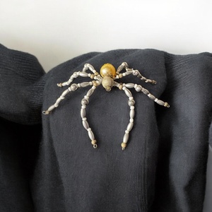 Gyöngy pók - halloween dekoráció - félelmetes nagy 13cm-es pók gyöngyből, fali dísz, ablak dísz, ijesztő dekoráció falra - otthon & életmód - dekoráció - kép & falikép - kavics kép - Meska.hu