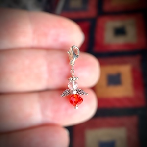 MINI Angyal, angyalka, őrangyal, angyal charm, angyal dísz, angyalos kulcstartó, táskadísz, ajándék angyalka tündér - ékszer - karkötő - charm karkötő - Meska.hu