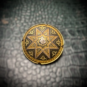 24 karát aranyozott Toledói Damascene kitűző vintage damaszkén bross, Toledó spanyol ékszer - ékszer - kitűző és bross - kitűző - Meska.hu
