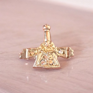 ARANY BOHÓC Vintage MINI BROSS az 1990-es évekből, vidám fém kitűző, pin farmerdzsekire, táskára, kabátra, táska pin - ékszer - kitűző és bross - kitűző - Meska.hu
