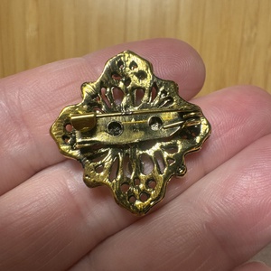 Kis retro zöld BROSS az 1980-as évekből, gyönyörű elegáns strasszos kitűző, pin szövetkabátra, blúzra,  blézerre - ékszer - kitűző és bross - Meska.hu