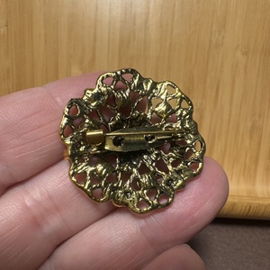 Szép retro barna BROSS az 1980-as évekből, gyönyörű elegáns strasszos kitűző, pin szövetkabátra, blúzra,  blézerre - ékszer - kitűző és bross - kitűző - Meska.hu