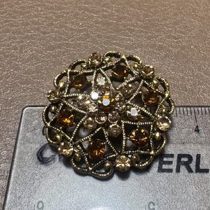 Szép retro barna BROSS az 1980-as évekből, gyönyörű elegáns strasszos kitűző, pin szövetkabátra, blúzra,  blézerre - ékszer - kitűző és bross - kitűző - Meska.hu