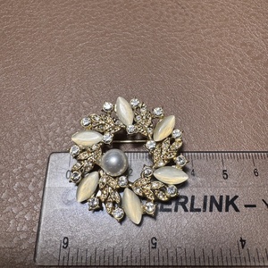 Vintage BROSS az 1980-as évekből, gyönyörű elegáns strasszos kitűző, pin szövetkabátra, blúzra,  blézerre - ékszer - kitűző és bross - Meska.hu