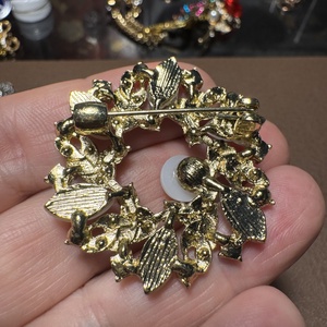 Vintage BROSS az 1980-as évekből, gyönyörű elegáns strasszos kitűző, pin szövetkabátra, blúzra,  blézerre - ékszer - kitűző és bross - Meska.hu