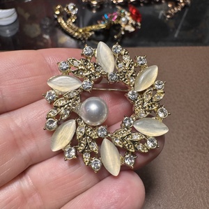 Vintage BROSS az 1980-as évekből, gyönyörű elegáns strasszos kitűző, pin szövetkabátra, blúzra,  blézerre - Meska.hu