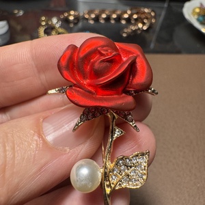 Vintage BROSS az 1980-as évekből, gyönyörű elegáns strasszos kitűző, pin szövetkabátra, blúzra,  blézerre - ékszer - kitűző és bross - Meska.hu