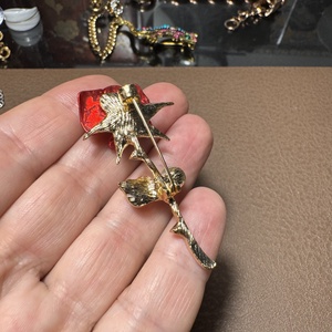 Vintage BROSS az 1980-as évekből, gyönyörű elegáns strasszos kitűző, pin szövetkabátra, blúzra,  blézerre - ékszer - kitűző és bross - Meska.hu