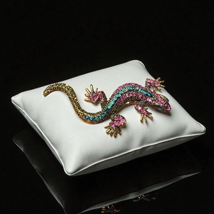 Vintage BROSS az 1980-as évekből, gyönyörű elegáns strasszos kitűző, pin szövetkabátra, blúzra,  blézerre - Meska.hu