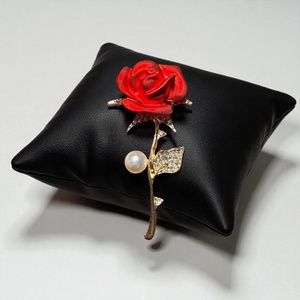 Vintage BROSS az 1980-as évekből, gyönyörű elegáns strasszos kitűző, pin szövetkabátra, blúzra,  blézerre - ékszer - kitűző és bross - Meska.hu