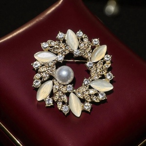 Vintage BROSS az 1980-as évekből, gyönyörű elegáns strasszos kitűző, pin szövetkabátra, blúzra,  blézerre, Ékszer, Kitűző és Bross, Ékszerkészítés, MESKA