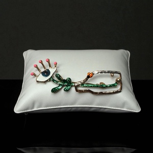 Absztrakt BROSS az 1980-as évekből, gyönyörű elegáns strasszos kitűző, pin szövetkabátra, blúzra,  blézerre - ékszer - kitűző és bross - Meska.hu