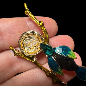 Madár Vintage BROSS az 1980-as évekből, gyönyörű elegáns strasszos kitűző, pin szövetkabátra, blúzra,  blézerre - ékszer - kitűző és bross - Meska.hu