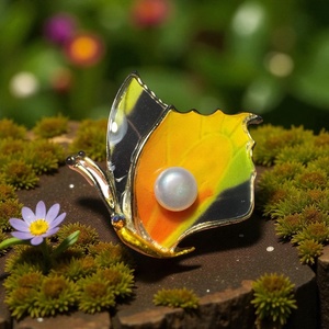 Lepke Vintage BROSS az 1980-as évekből, gyönyörű elegáns strasszos kitűző, pin szövetkabátra, blúzra,  blézerre - ékszer - kitűző és bross - Meska.hu