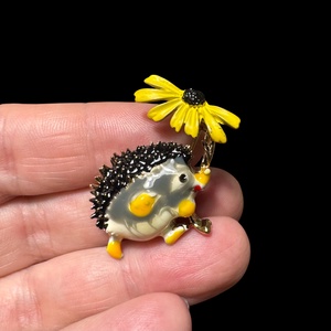 Süni Vintage BROSS az 1980-as évekből, gyönyörű elegáns strasszos kitűző, pin szövetkabátra, blúzra,  blézerre - ékszer - kitűző és bross - Meska.hu