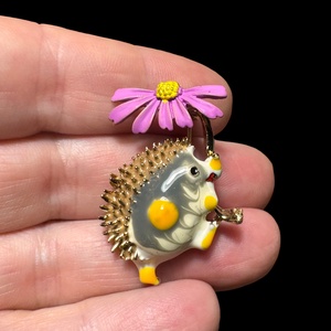 Süni Vintage BROSS az 1980-as évekből, gyönyörű elegáns strasszos kitűző, pin szövetkabátra, blúzra,  blézerre - ékszer - kitűző és bross - Meska.hu