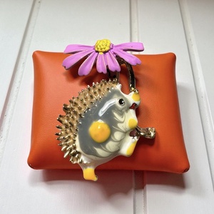 Süni Vintage BROSS az 1980-as évekből, gyönyörű elegáns strasszos kitűző, pin szövetkabátra, blúzra,  blézerre - Meska.hu