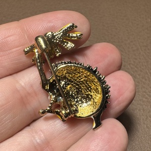 Süni Vintage BROSS az 1980-as évekből, gyönyörű elegáns strasszos kitűző, pin szövetkabátra, blúzra,  blézerre - ékszer - kitűző és bross - Meska.hu