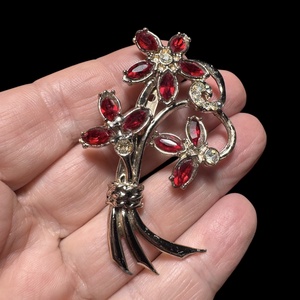 Virág Vintage BROSS az 1980-as évekből, gyönyörű elegáns strasszos kitűző, pin szövetkabátra, blúzra,  blézerre - ékszer - kitűző és bross - Meska.hu