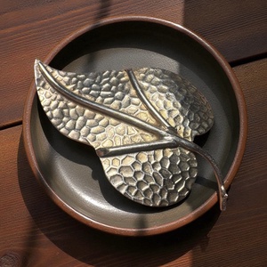 Arany falevél Vintage BROSS az 1980-as évekből, gyönyörű elegáns strasszos kitűző, pin szövetkabátra, blúzra,  blézerre - Meska.hu