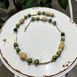Retro kerámia nyaklánc szép feltűnő zöld, bézs és aranyfestett szemekből, vintage kerámia nyakék - Meska.hu