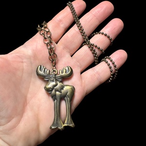 Szarvasos nyaklánc hosszú réz láncon, retro réz szarvas medálos nyaklánc, feltűnő réz nyakék - ékszer - nyaklánc - hosszú nyaklánc - Meska.hu