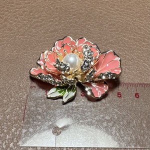 Virág retro BROSS az 1980-as évekből, gyönyörű elegáns strasszos kitűző, pin szövetkabátra, blúzra,  blézerre, vintage  - ékszer - kitűző és bross - Meska.hu