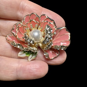 Virág retro BROSS az 1980-as évekből, gyönyörű elegáns strasszos kitűző, pin szövetkabátra, blúzra,  blézerre, vintage , Ékszer, Kitűző és Bross, Ékszerkészítés, MESKA
