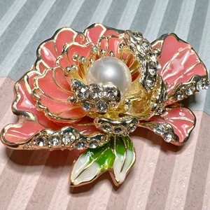 Virág retro BROSS az 1980-as évekből, gyönyörű elegáns strasszos kitűző, pin szövetkabátra, blúzra,  blézerre, vintage  - ékszer - kitűző és bross - Meska.hu