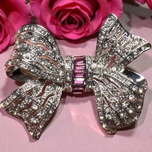 Kristály masni retro BROSS az 1980-as évekből, gyönyörű elegáns strasszos kitűző, pin szövetkabátra, blúzra,  blézerre , Ékszer, Kitűző és Bross, Ékszerkészítés, MESKA