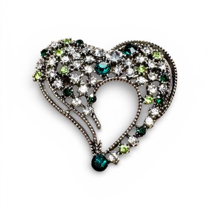 Kristály szív retro BROSS az 1980-as évekből, gyönyörű elegáns strasszos kitűző, pin szövetkabátra, blúzra,  blézerre  - Meska.hu