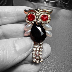 Bagoly madár Vintage BROSS az 1980-as évekből, gyönyörű elegáns strasszos kitűző, pin szövetkabátra, blúzra,  blézerre - Meska.hu