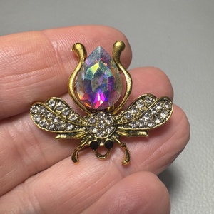 Retro BROSS az 1980-as évekből, gyönyörű elegáns strasszos kitűző, pin szövetkabátra, blúzra,  blézerre szép kitűző - ékszer - kitűző és bross - Meska.hu