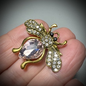 Retro BROSS az 1980-as évekből, gyönyörű elegáns strasszos kitűző, pin szövetkabátra, blúzra,  blézerre szép kitűző, Ékszer, Kitűző és Bross, Ékszerkészítés, MESKA