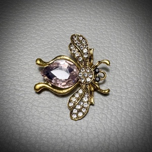 Retro BROSS az 1980-as évekből, gyönyörű elegáns strasszos kitűző, pin szövetkabátra, blúzra,  blézerre szép kitűző - ékszer - kitűző és bross - Meska.hu