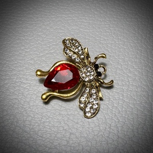 Retro BROSS az 1980-as évekből, gyönyörű elegáns strasszos kitűző, pin szövetkabátra, blúzra,  blézerre szép kitűző - ékszer - kitűző és bross - Meska.hu