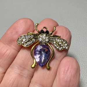 Retro BROSS az 1980-as évekből, gyönyörű elegáns strasszos kitűző, pin szövetkabátra, blúzra,  blézerre szép kitűző - ékszer - kitűző és bross - Meska.hu