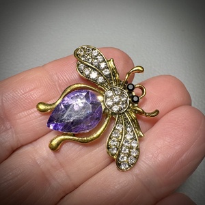 Retro BROSS az 1980-as évekből, gyönyörű elegáns strasszos kitűző, pin szövetkabátra, blúzra,  blézerre szép kitűző - ékszer - kitűző és bross - Meska.hu