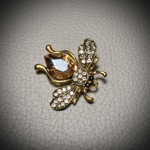 Retro BROSS az 1980-as évekből, gyönyörű elegáns strasszos kitűző, pin szövetkabátra, blúzra,  blézerre szép kitűző - ékszer - kitűző és bross - Meska.hu