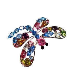 Vintage BROSS az 1980-as évekből, gyönyörű elegáns strasszos kitűző, pin szövetkabátra, blúzra,  blézerre retro kitűző - ékszer - kitűző és bross - Meska.hu