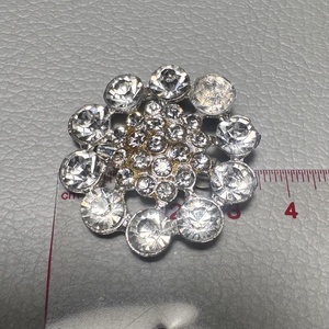 Vintage BROSS az 1980-as évekből, gyönyörű elegáns strasszos kitűző, pin szövetkabátra, blúzra,  blézerre retro kitűző - ékszer - kitűző és bross - Meska.hu