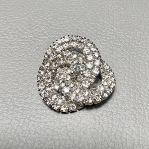 Vintage BROSS az 1980-as évekből, gyönyörű elegáns strasszos kitűző, pin szövetkabátra, blúzra,  blézerre retro kitűző - ékszer - kitűző és bross - Meska.hu