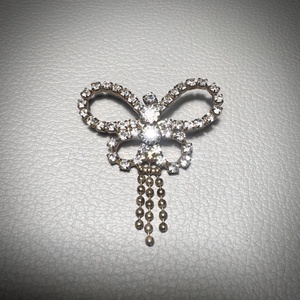 Vintage BROSS az 1980-as évekből, gyönyörű elegáns strasszos kitűző, pin szövetkabátra, blúzra,  blézerre retro kitűző - ékszer - kitűző és bross - Meska.hu